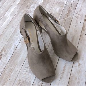 Anne Klein Olita Peep Toe Pumps Size 8M NWOT